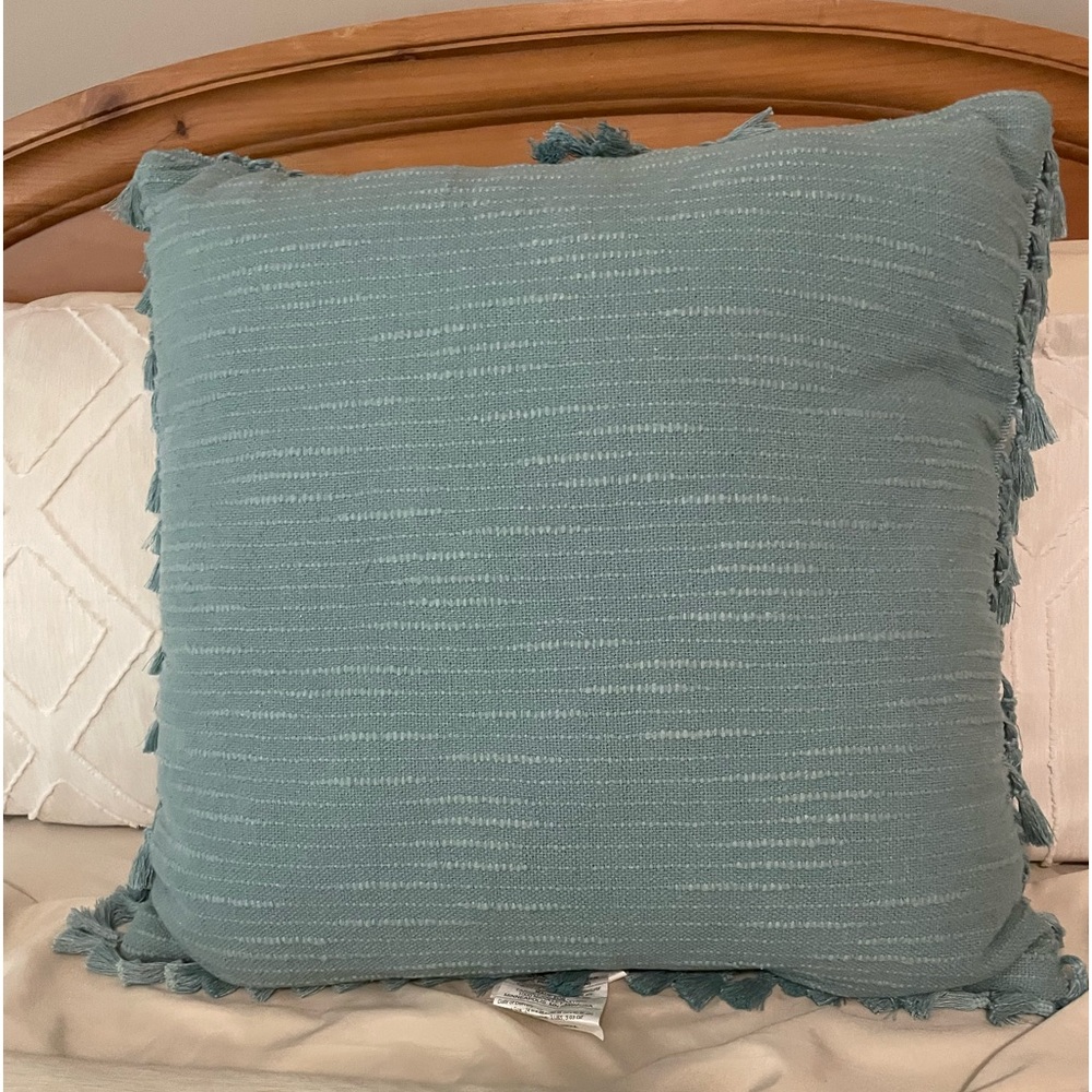NWT. Decorative Accent Throw Pillow 24x24